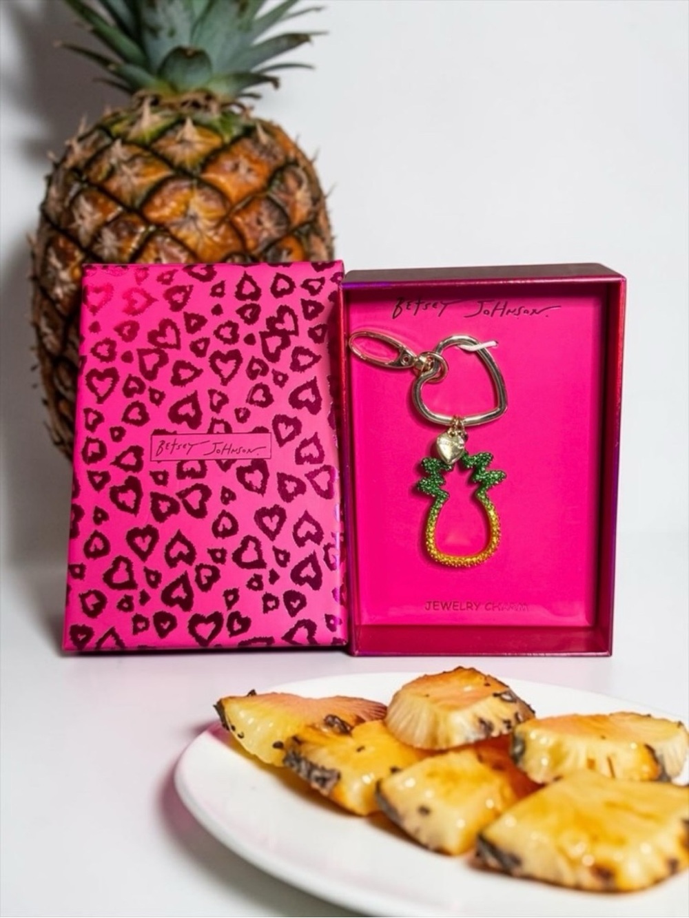 New In Box ~ Betsey Johnson Crystal Pineapple Bag Charm Keychain 🍍